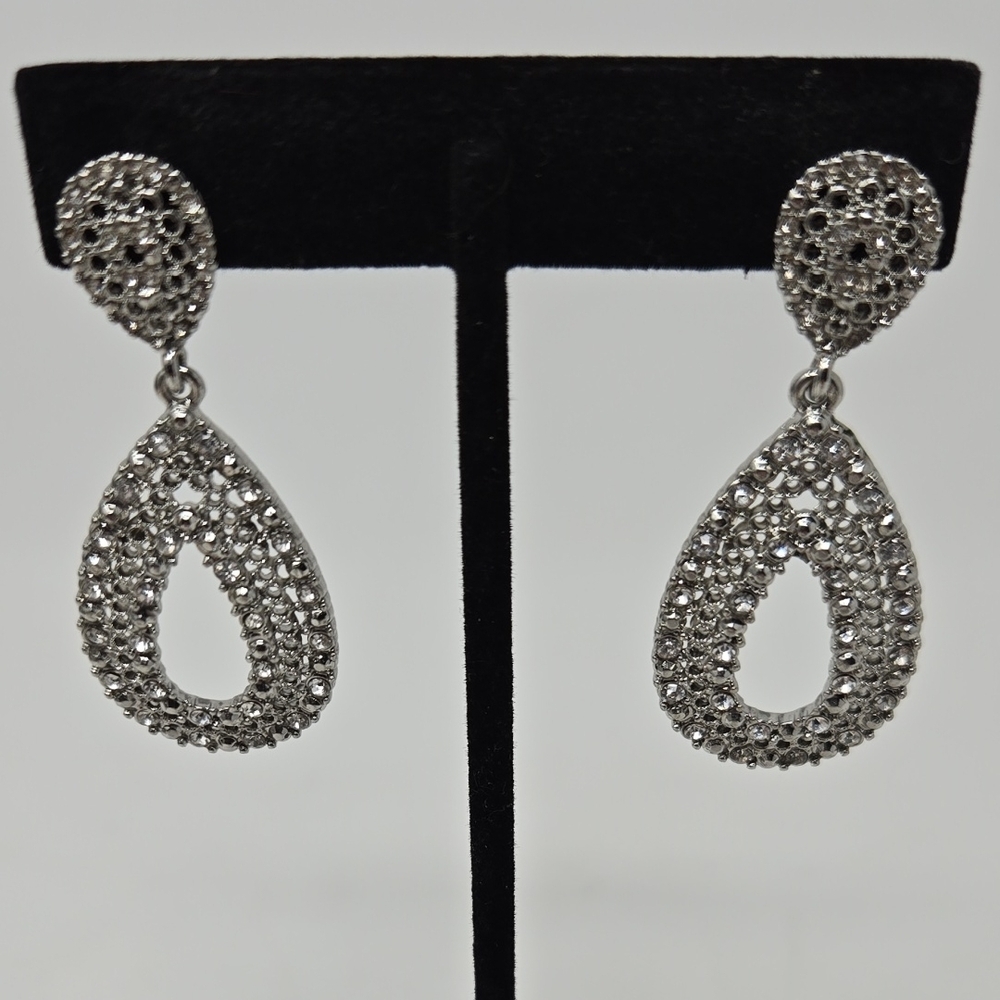 Vintage Glamorous Silver Dangle Earrings with Sparkling Teardrop Design